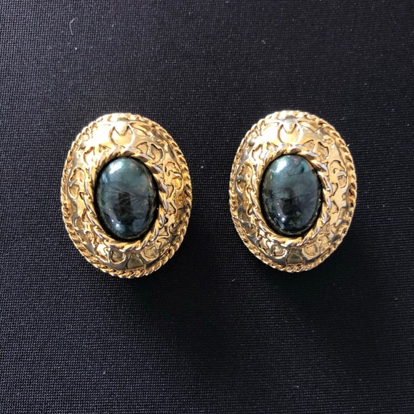 Vintage clip -on earrings - Picture 2 of 4